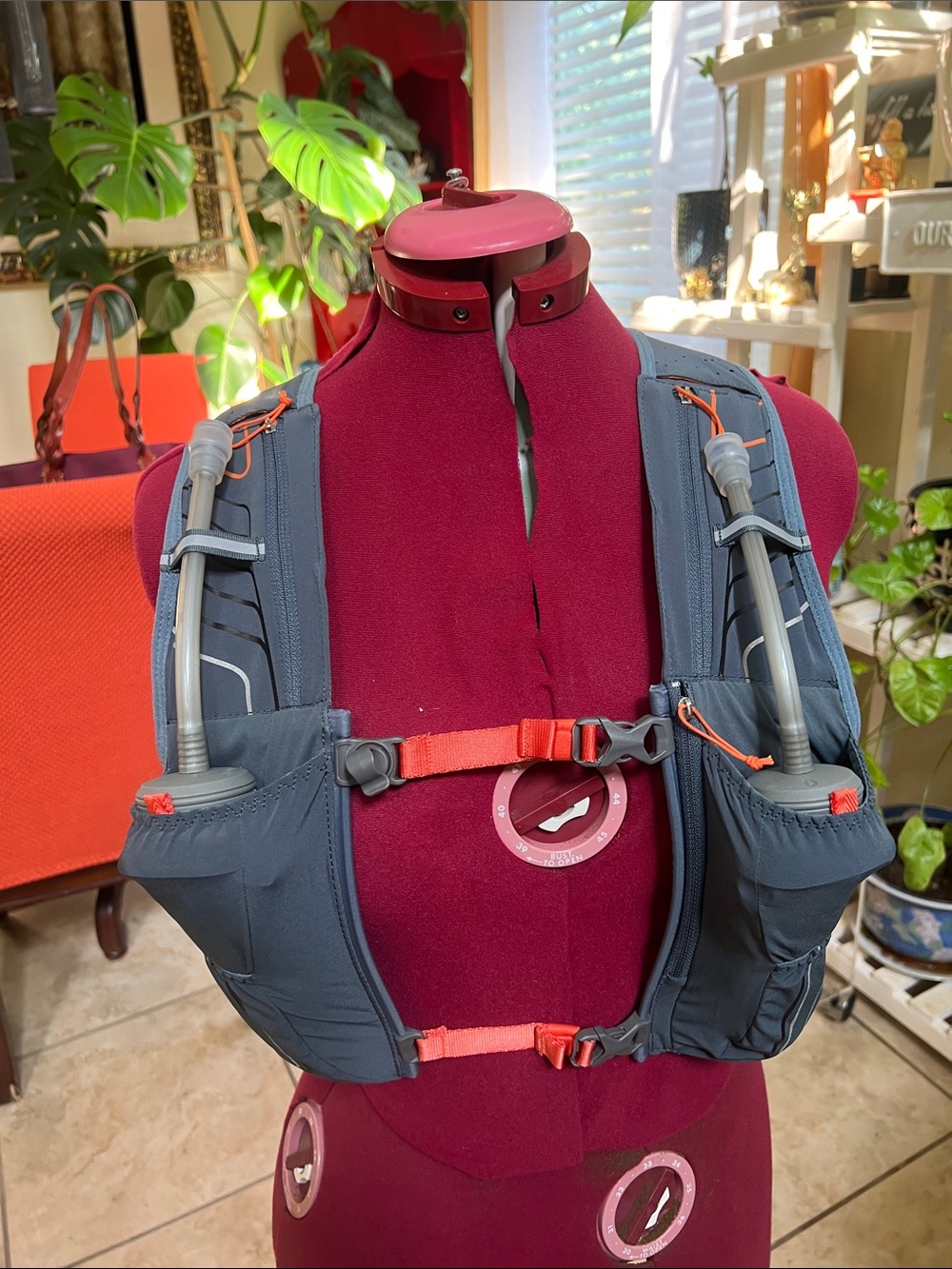 Nathan VaporKrar 2.0 Hydration Pack 4L Race Vest. Size Small Pre-Owned.